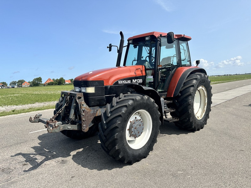 New Holland M135 - Trator: foto 1 New Holland M135 - Trator: foto 1