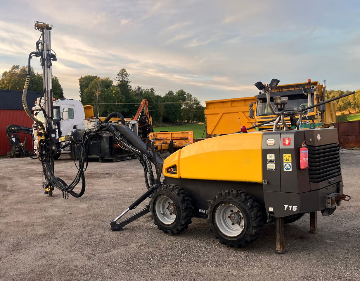 Atlas Copco FlexiROC T15R-01 - Máquina de perfuração: foto 2 Atlas Copco FlexiROC T15R-01 - Máquina de perfuração: foto 2