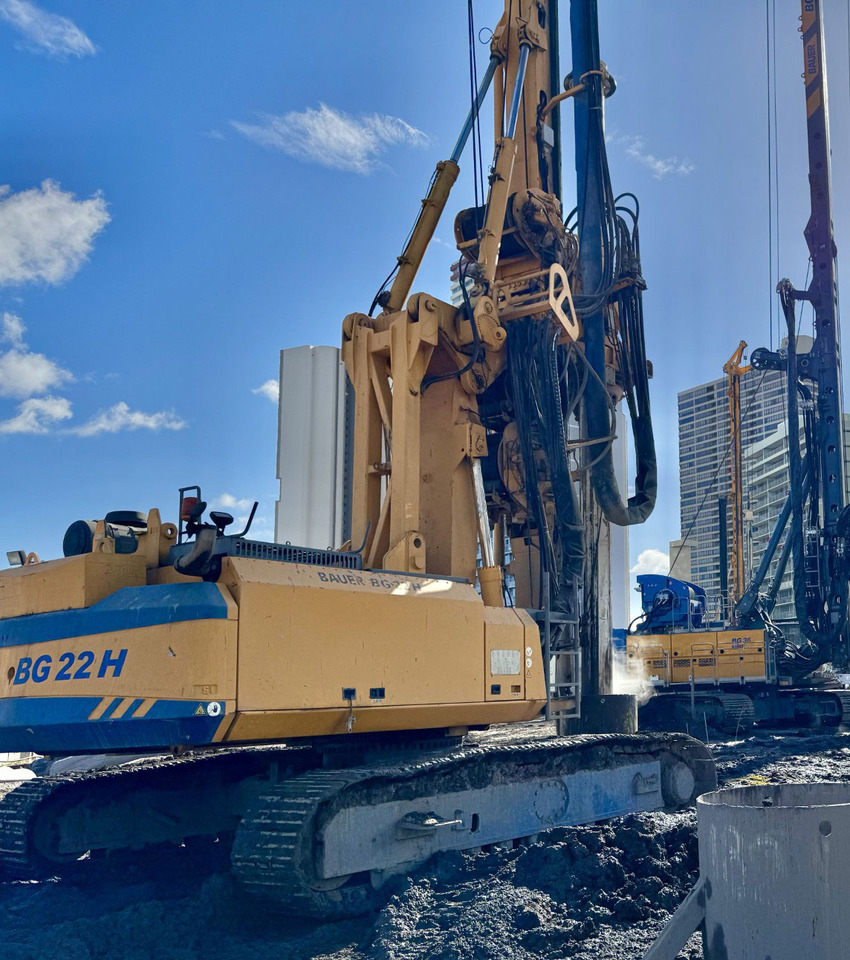 Bauer BG 22H - Bate estaca: foto 1 Bauer BG 22H - Bate estaca: foto 1