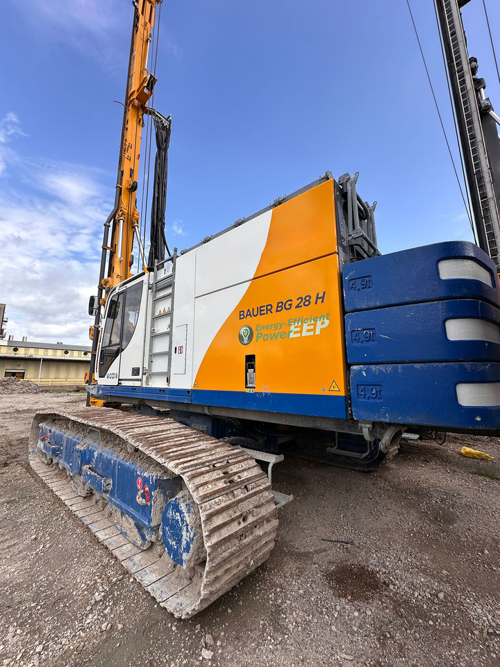 Bauer BG 28H - Bate estaca: foto 1 Bauer BG 28H - Bate estaca: foto 1