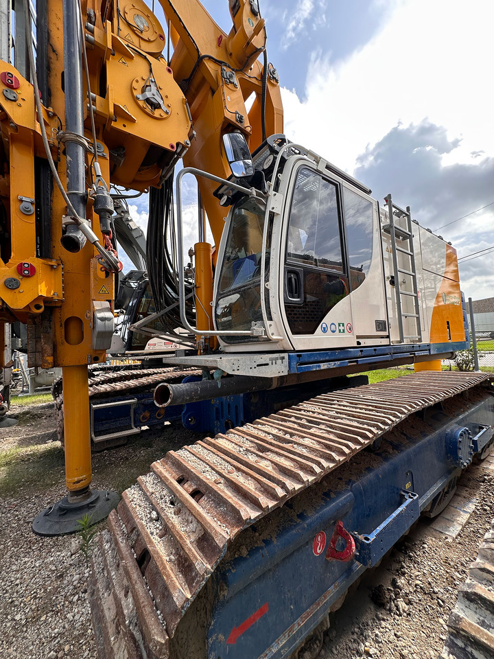 Bauer BG 28H - Bate estaca: foto 1 Bauer BG 28H - Bate estaca: foto 1