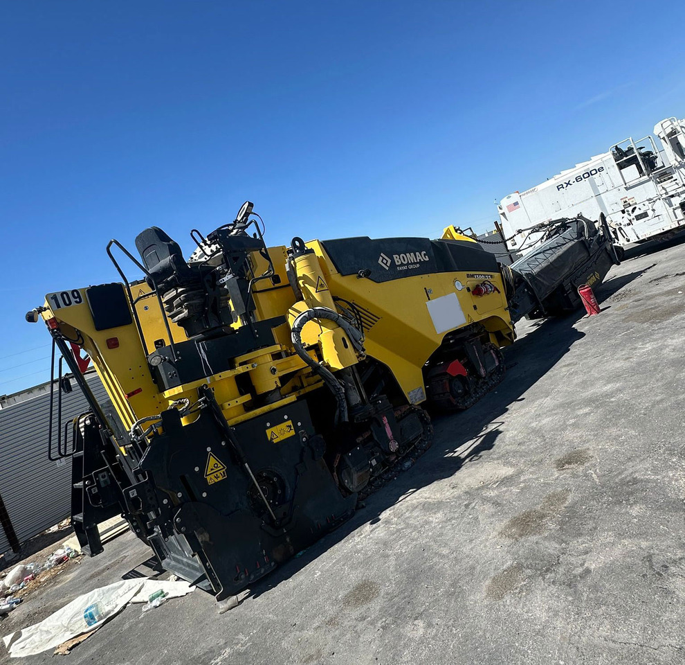 Bomag BM 1300/35 - Aplainadora (Fresadora): foto 1 Bomag BM 1300/35 - Aplainadora (Fresadora): foto 1