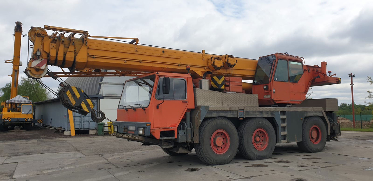 Liebherr LTM 1050-1 - Guindaste móvel: foto 1 Liebherr LTM 1050-1 - Guindaste móvel: foto 1