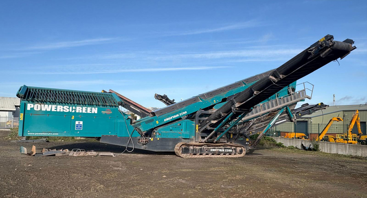 Powerscreen Chieftain 2200 3D - Peneira vibratória: foto 1 Powerscreen Chieftain 2200 3D - Peneira vibratória: foto 1