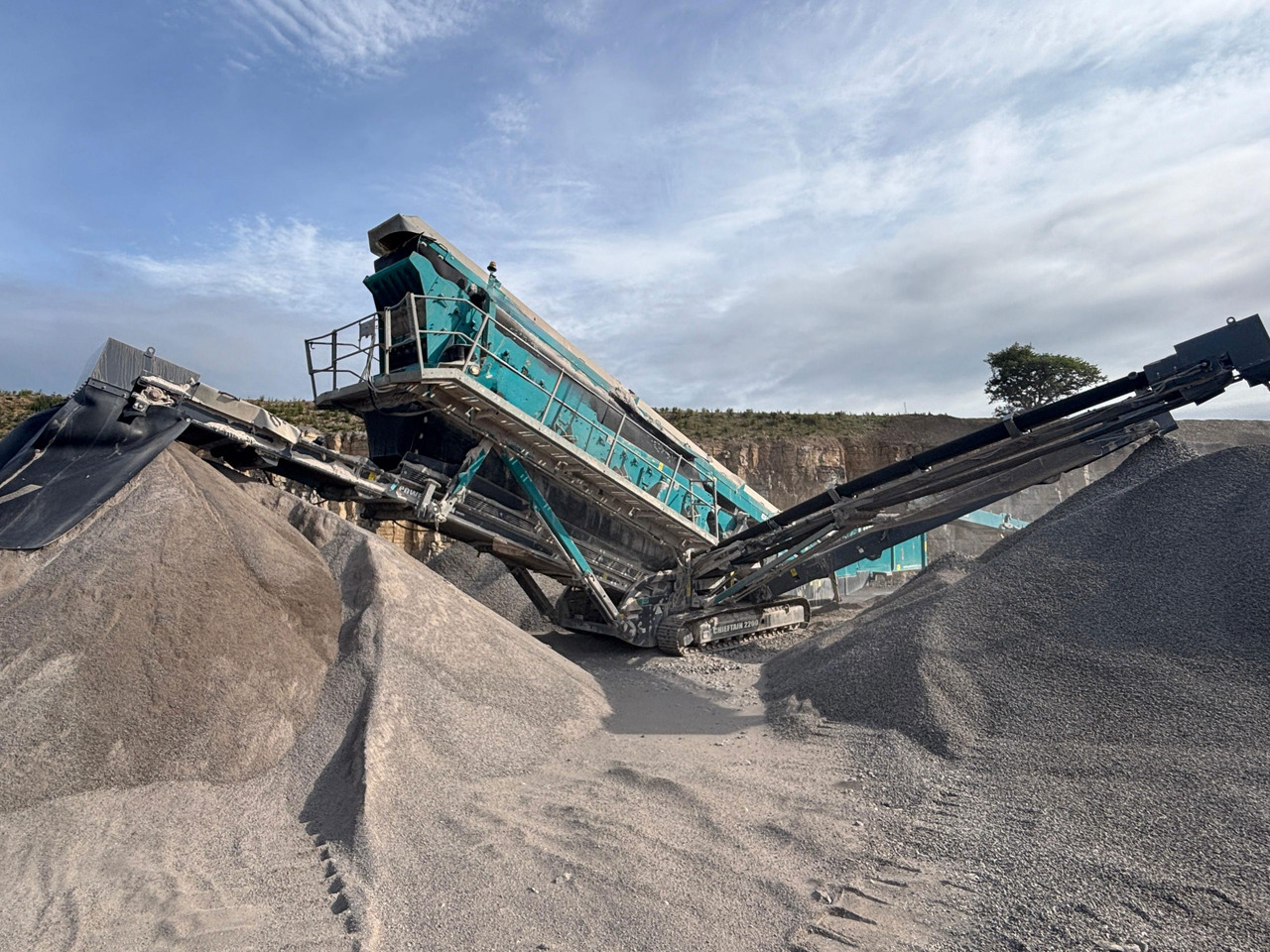 Powerscreen Chieftain 2200 3D - Peneira vibratória: foto 2 Powerscreen Chieftain 2200 3D - Peneira vibratória: foto 2
