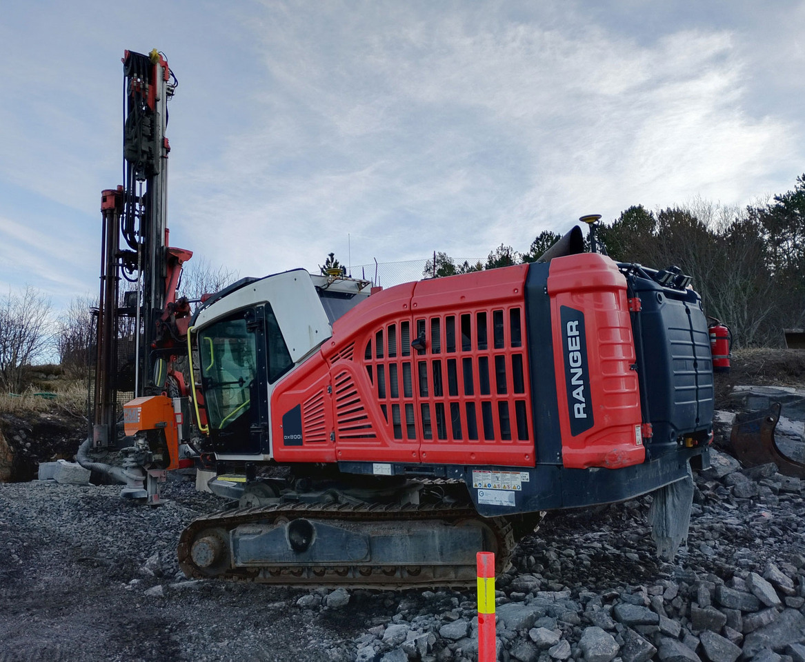 Sandvik DX800i - Máquina de perfuração: foto 2 Sandvik DX800i - Máquina de perfuração: foto 2