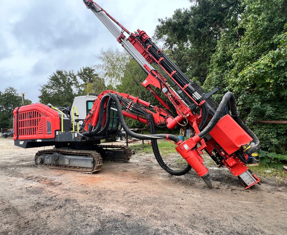 Sandvik DX900i - Máquina de perfuração: foto 3 Sandvik DX900i - Máquina de perfuração: foto 3
