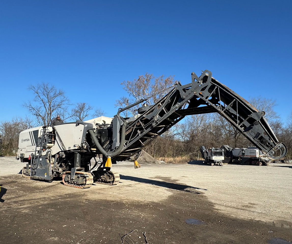 Wirtgen W 220 - Aplainadora (Fresadora): foto 1 Wirtgen W 220 - Aplainadora (Fresadora): foto 1