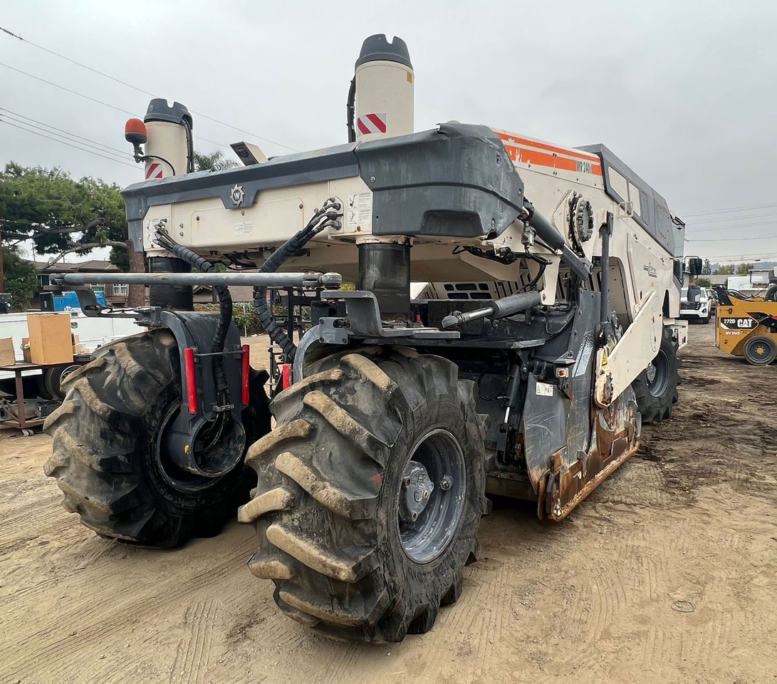 Wirtgen WR 240 I - Estabilizador de solos: foto 5 Wirtgen WR 240 I - Estabilizador de solos: foto 5