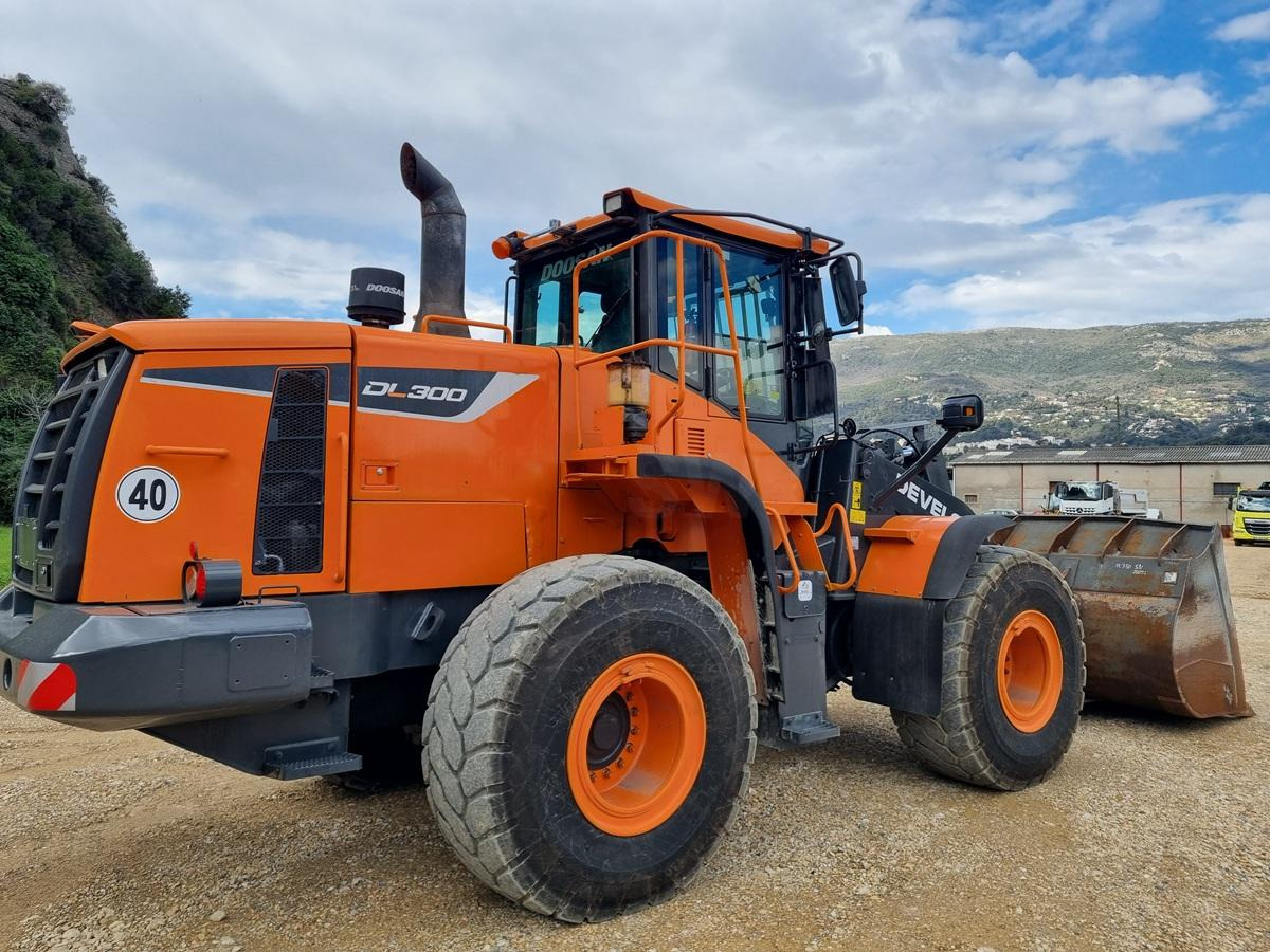 DOOSAN DL300 DL300 - Carregadeira de rodas: foto 3 DOOSAN DL300 DL300 - Carregadeira de rodas: foto 3