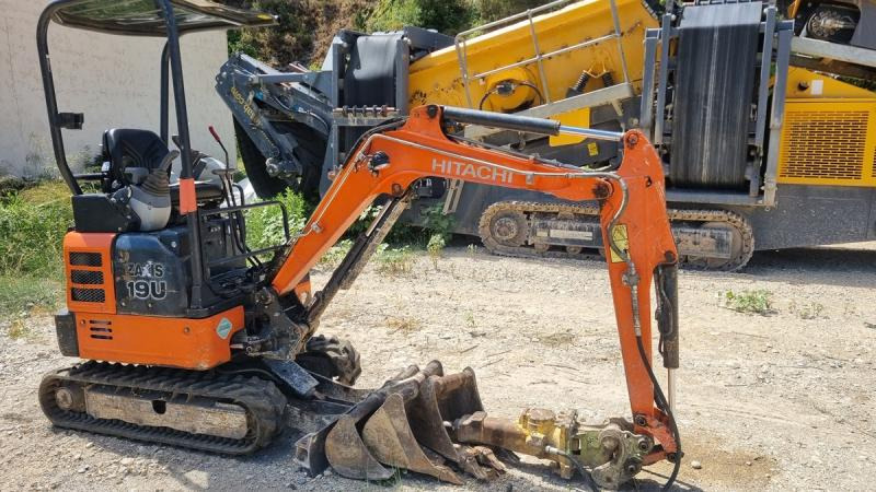 Hitachi ZAXIS 19 - Mini escavadeira: foto 1 Hitachi ZAXIS 19 - Mini escavadeira: foto 1