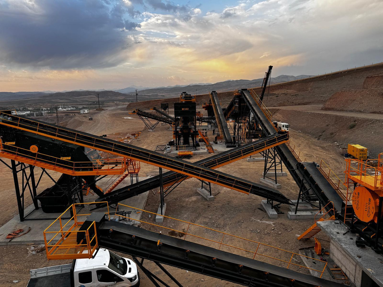 Britador nuevo FABO crusher - stone crusher - crushers: foto 12