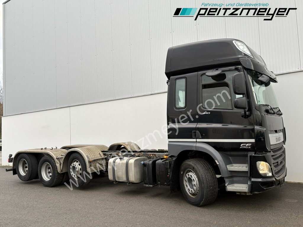 DAF CF 440 FAK 8x2 Fahrgestell Getriebe neuwertig - Caminhão chassi: foto 2 DAF CF 440 FAK 8x2 Fahrgestell Getriebe neuwertig - Caminhão chassi: foto 2