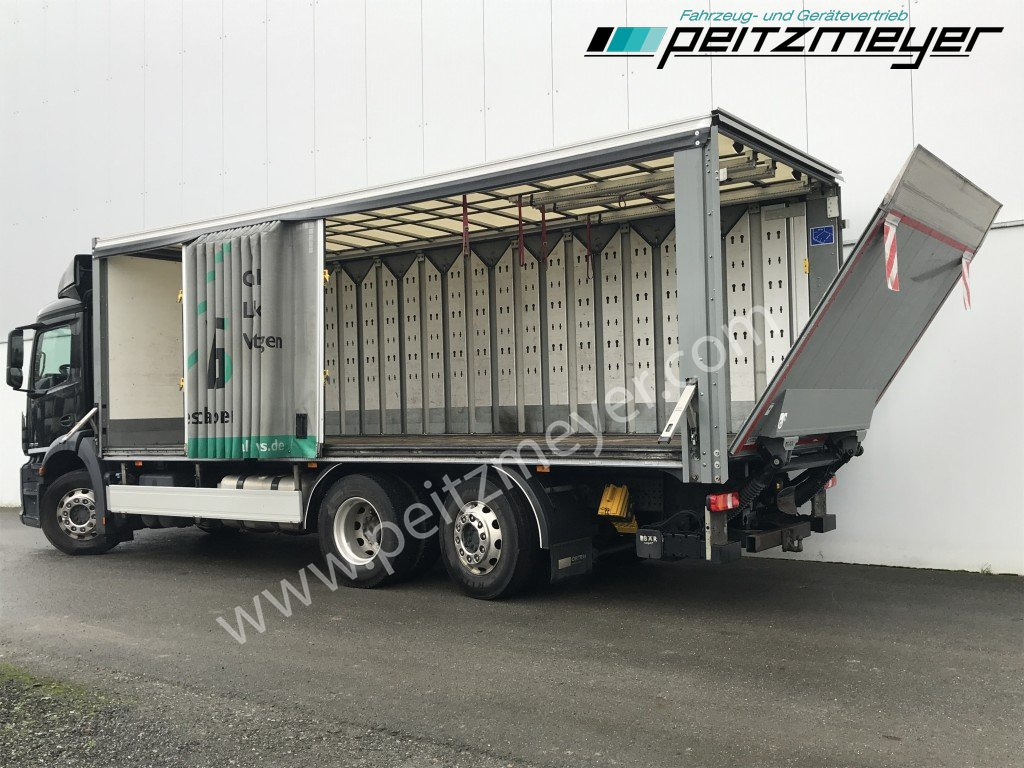 MERCEDES-BENZ Antos 2543 LL Getränke Schiebeplane Retarder, 2 x AHK, LBW 2 t., Lenkachse - Caminhão transporte de bebidas: foto 4 MERCEDES-BENZ Antos 2543 LL Getränke Schiebeplane Retarder, 2 x AHK, LBW 2 t., Lenkachse - Caminhão transporte de bebidas: foto 4