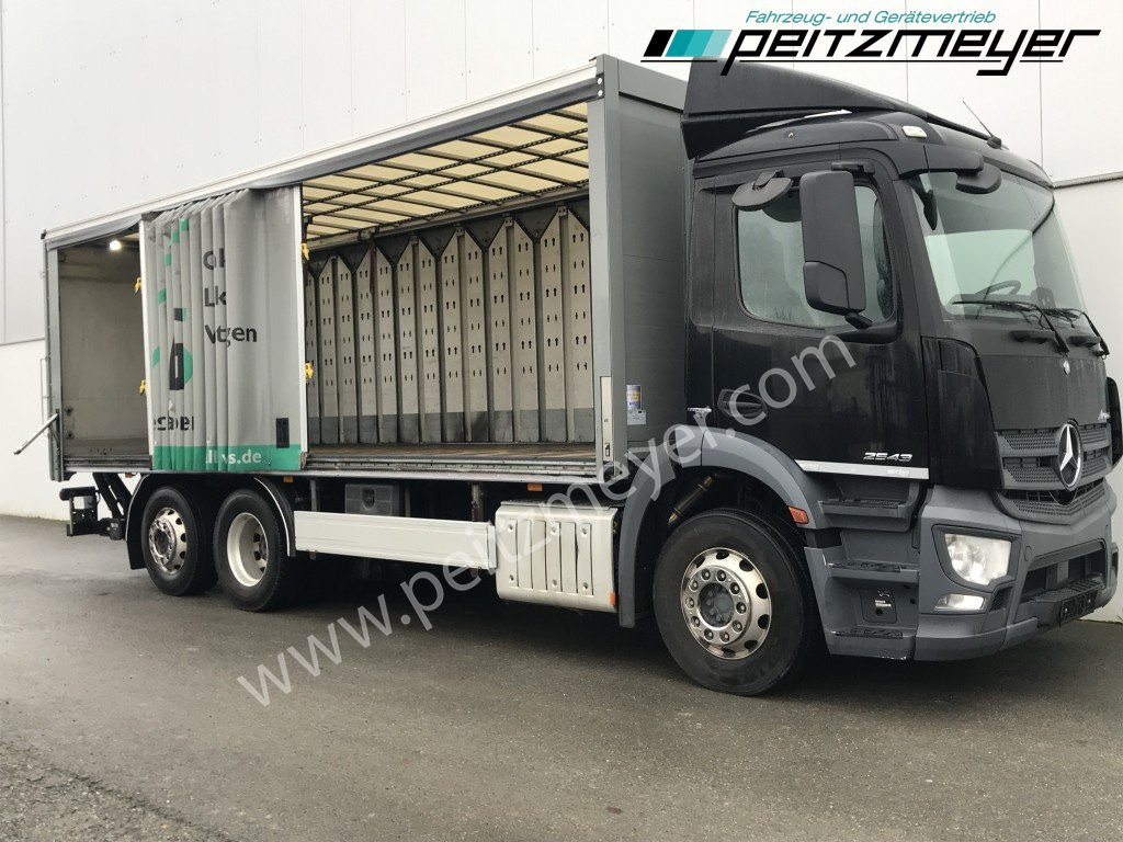 MERCEDES-BENZ Antos 2543 LL Getränke Schiebeplane Retarder, 2 x AHK, LBW 2 t., Lenkachse - Caminhão transporte de bebidas: foto 2 MERCEDES-BENZ Antos 2543 LL Getränke Schiebeplane Retarder, 2 x AHK, LBW 2 t., Lenkachse - Caminhão transporte de bebidas: foto 2