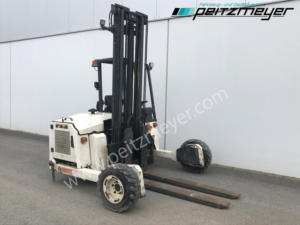 Moffett Mitnahmestapler M 2003 STM Allrad - Empilhadeira montada em caminhão: foto 2 Moffett Mitnahmestapler M 2003 STM Allrad - Empilhadeira montada em caminhão: foto 2