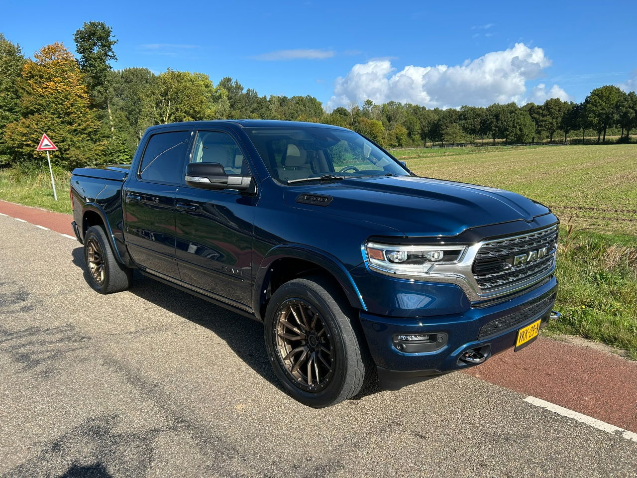 Dodge Ram Pick Up 1500 5.7 V8 4x4 Creb Cab Limeted Hemi Etorque - Pick-up: foto 1 Dodge Ram Pick Up 1500 5.7 V8 4x4 Creb Cab Limeted Hemi Etorque - Pick-up: foto 1