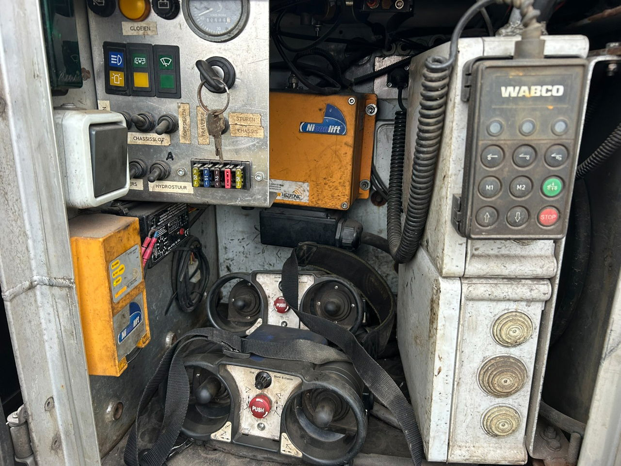 Hammar 195 HC / 20 ft, 2 x 20 ft 40 ft HC, power pack Diesel, Wireless controller 2 x, telescopic chassis - Semireboque transportador de contêineres/ Caixa móvel: foto 5 Hammar 195 HC / 20 ft, 2 x 20 ft 40 ft HC, power pack Diesel, Wireless controller 2 x, telescopic chassis - Semireboque transportador de contêineres/ Caixa móvel: foto 5