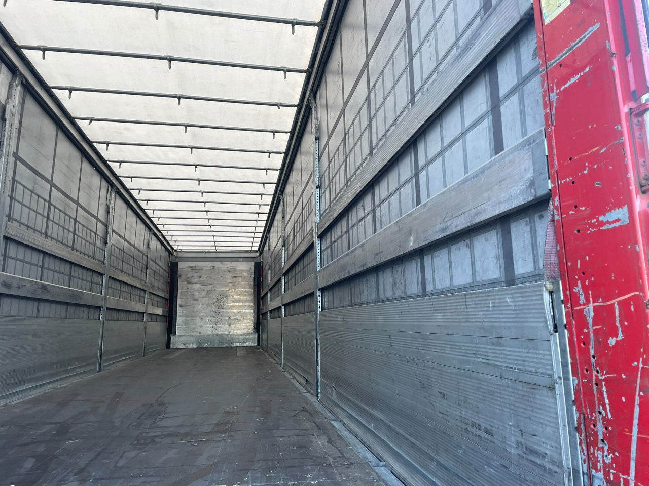 Schmitz Cargobull SCB-S3T EN 12642-XL Allu borden - disc brakes 2 x toolbox / tu - Semi-reboque de lona: foto 5 Schmitz Cargobull SCB-S3T EN 12642-XL Allu borden - disc brakes 2 x toolbox / tu - Semi-reboque de lona: foto 5