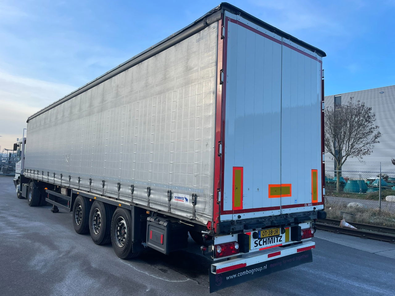 Schmitz Cargobull SCB-S3T EN 12642-XL Allu borden - disc brakes 2 x toolbox / tu - Semi-reboque de lona: foto 3 Schmitz Cargobull SCB-S3T EN 12642-XL Allu borden - disc brakes 2 x toolbox / tu - Semi-reboque de lona: foto 3