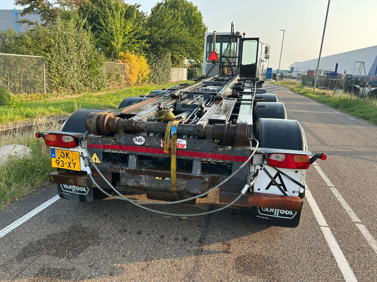 Van Hool Cable system 90 tipping / disc brakes bpw / lifting axle / remote control - Semireboque transportador de contêineres/ Caixa móvel: foto 3 Van Hool Cable system 90 tipping / disc brakes bpw / lifting axle / remote control - Semireboque transportador de contêineres/ Caixa móvel: foto 3