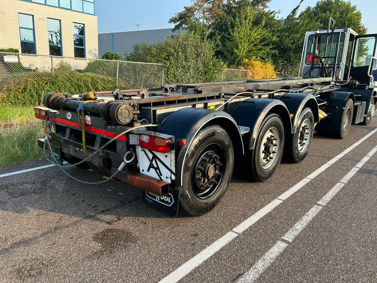 Van Hool Cable system 90 tipping / disc brakes bpw / lifting axle / remote control - Semireboque transportador de contêineres/ Caixa móvel: foto 2 Van Hool Cable system 90 tipping / disc brakes bpw / lifting axle / remote control - Semireboque transportador de contêineres/ Caixa móvel: foto 2