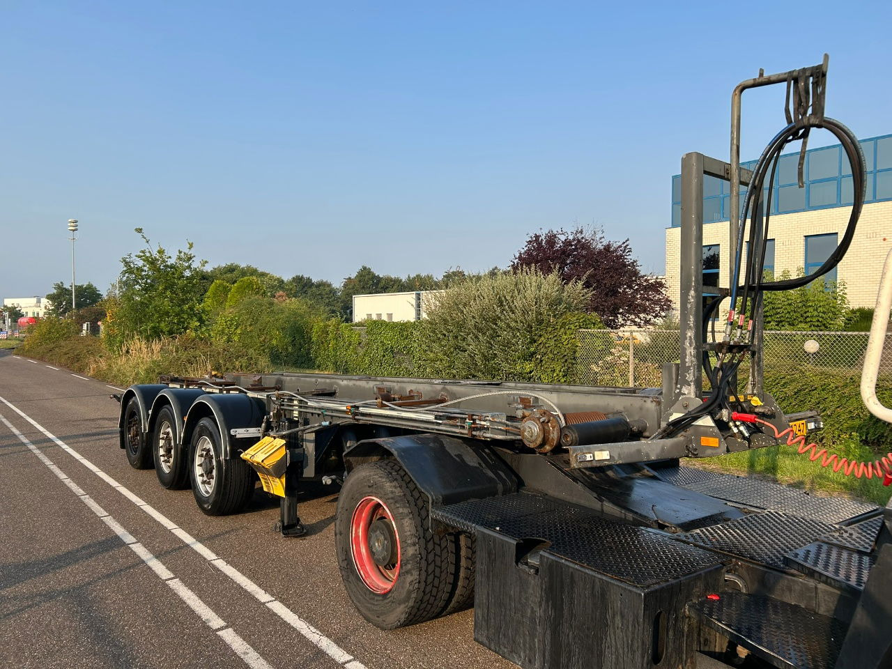 Van Hool Cable system 90 tipping / disc brakes bpw / lifting axle / remote control - Semireboque transportador de contêineres/ Caixa móvel: foto 1 Van Hool Cable system 90 tipping / disc brakes bpw / lifting axle / remote control - Semireboque transportador de contêineres/ Caixa móvel: foto 1