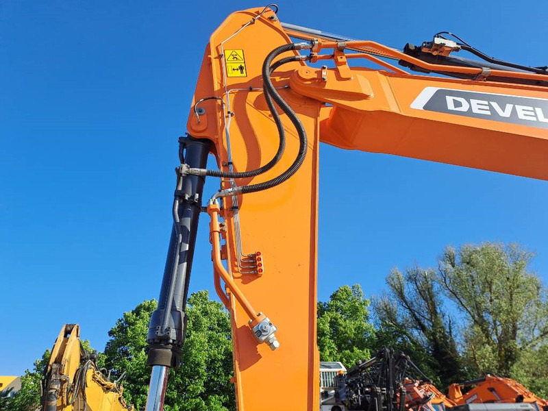 Escavadora de rastos nuevo Develon DX300LC-7M: foto 8