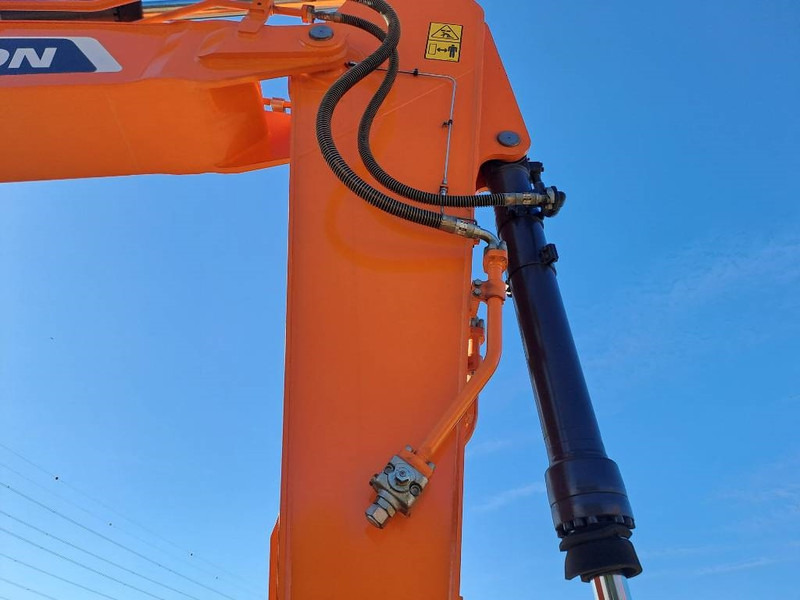 Escavadora de rastos nuevo Develon DX300LC-7M: foto 9