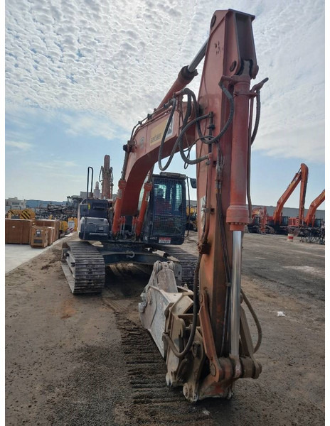 Hitachi ZX220LC (Abu Dhabi) - Escavadora de rastos: foto 4 Hitachi ZX220LC (Abu Dhabi) - Escavadora de rastos: foto 4