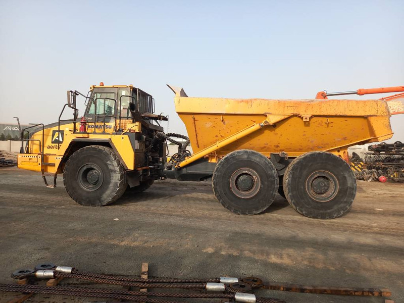 Komatsu HM400-3R (4 pcs available in Abu Dhabi) - Caminhão articulado: foto 1 Komatsu HM400-3R (4 pcs available in Abu Dhabi) - Caminhão articulado: foto 1