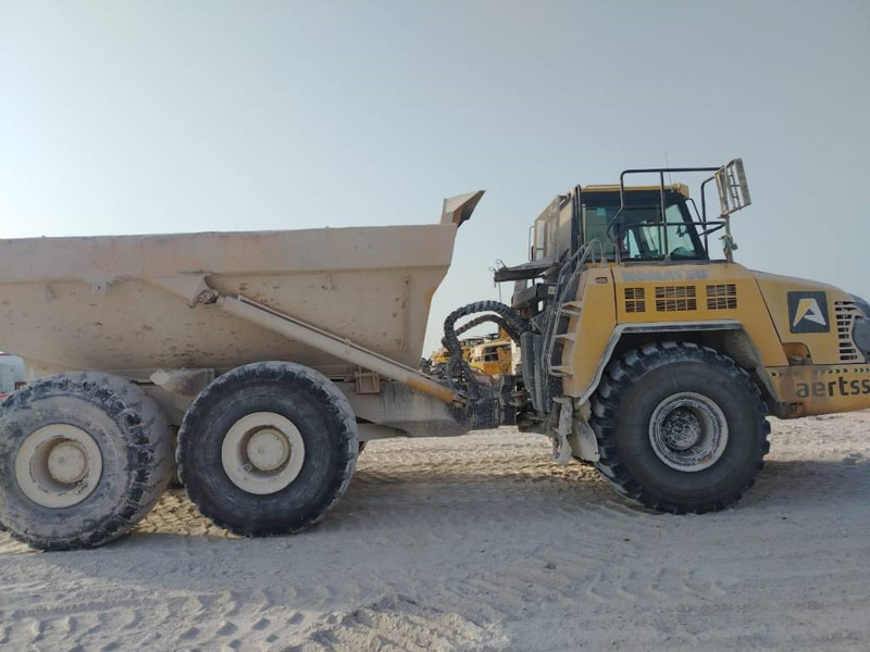 Komatsu HM400-3R (4 pieces available in Abu Dhabi) - Caminhão articulado: foto 2 Komatsu HM400-3R (4 pieces available in Abu Dhabi) - Caminhão articulado: foto 2
