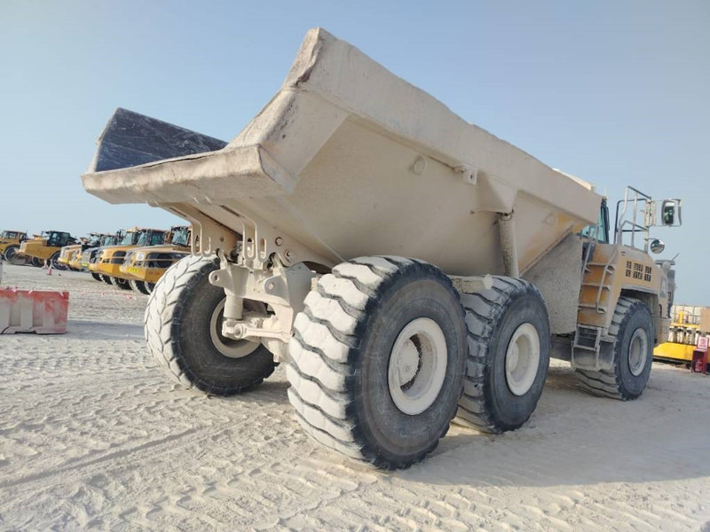 Komatsu HM400-3R (4 pieces available in Abu Dhabi) - Caminhão articulado: foto 4 Komatsu HM400-3R (4 pieces available in Abu Dhabi) - Caminhão articulado: foto 4