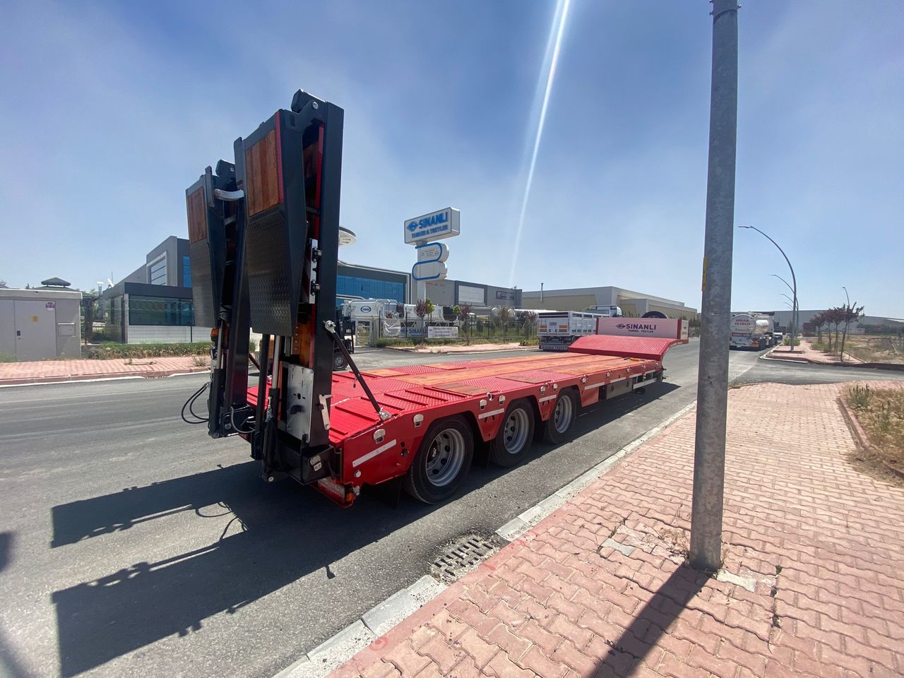 Lowbed Sinan Trailer Lowbed 3 axle - Semireboque baixa: foto 2 Lowbed Sinan Trailer Lowbed 3 axle - Semireboque baixa: foto 2