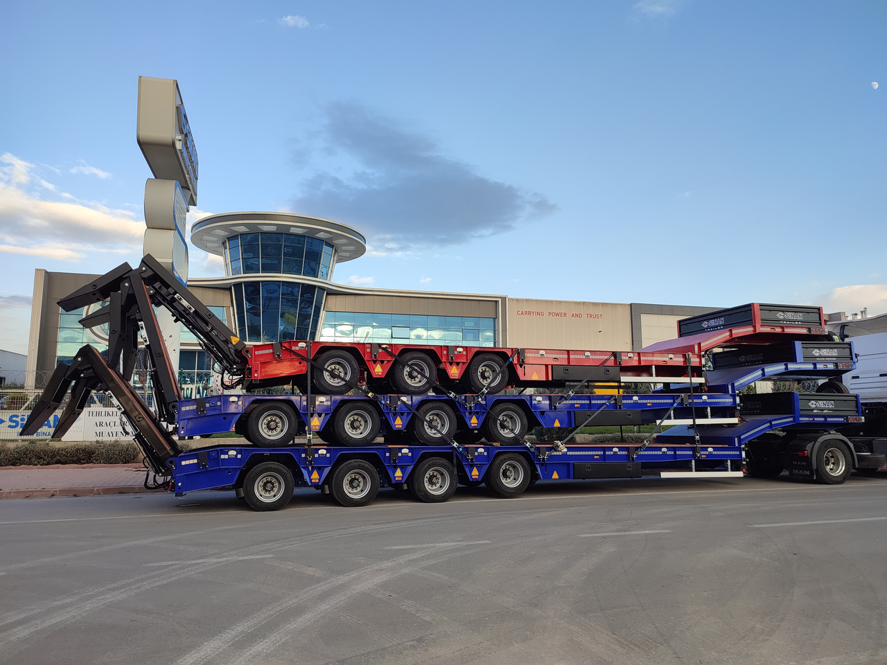SINAN TANKER TRAILER Lowbed 4 axle - Semireboque baixa: foto 1 SINAN TANKER TRAILER Lowbed 4 axle - Semireboque baixa: foto 1