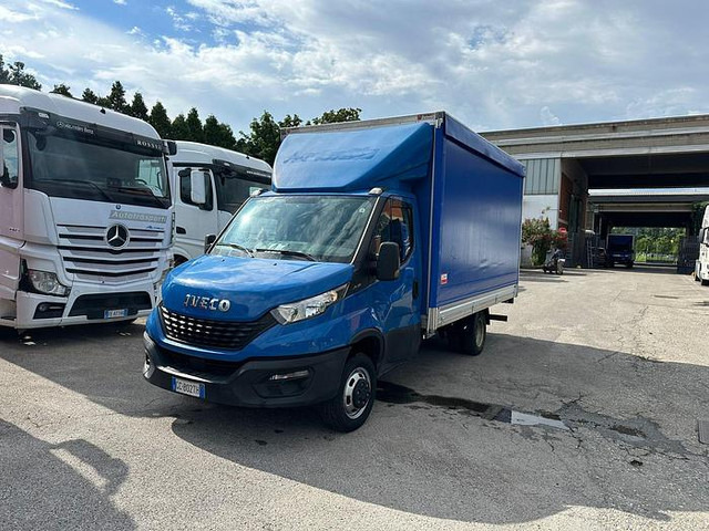 Iveco 35C16 - Furgão de toldo: foto 2 Iveco 35C16 - Furgão de toldo: foto 2