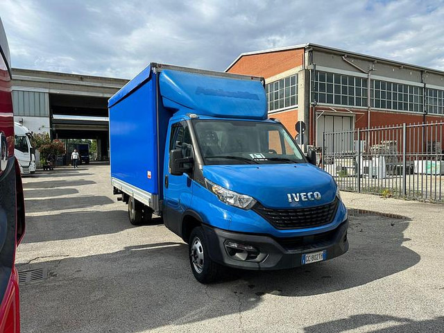 Iveco 35C16 - Furgão de toldo: foto 1 Iveco 35C16 - Furgão de toldo: foto 1