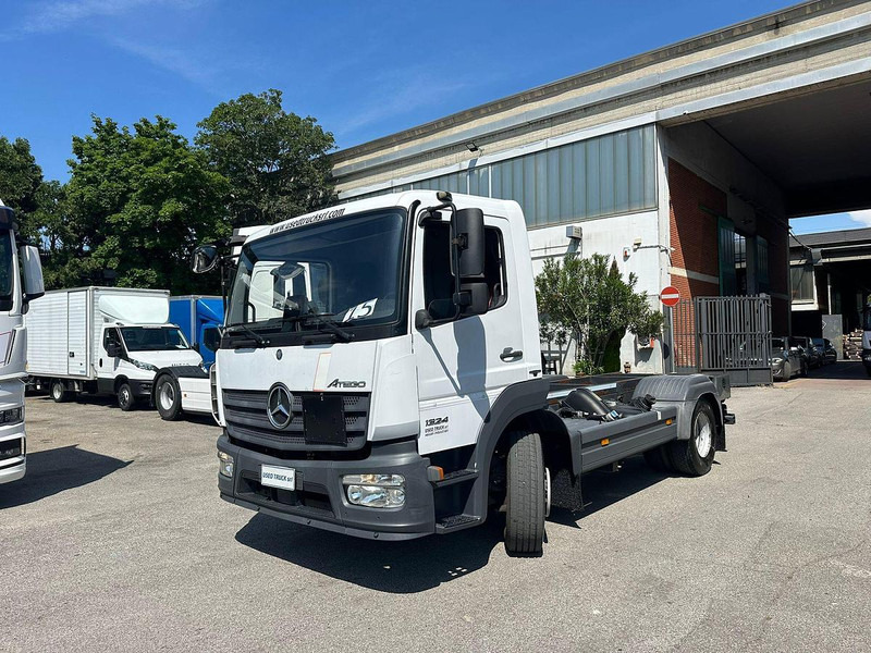Mercedes-Benz Atego 13.23 - Caminhão chassi: foto 1 Mercedes-Benz Atego 13.23 - Caminhão chassi: foto 1