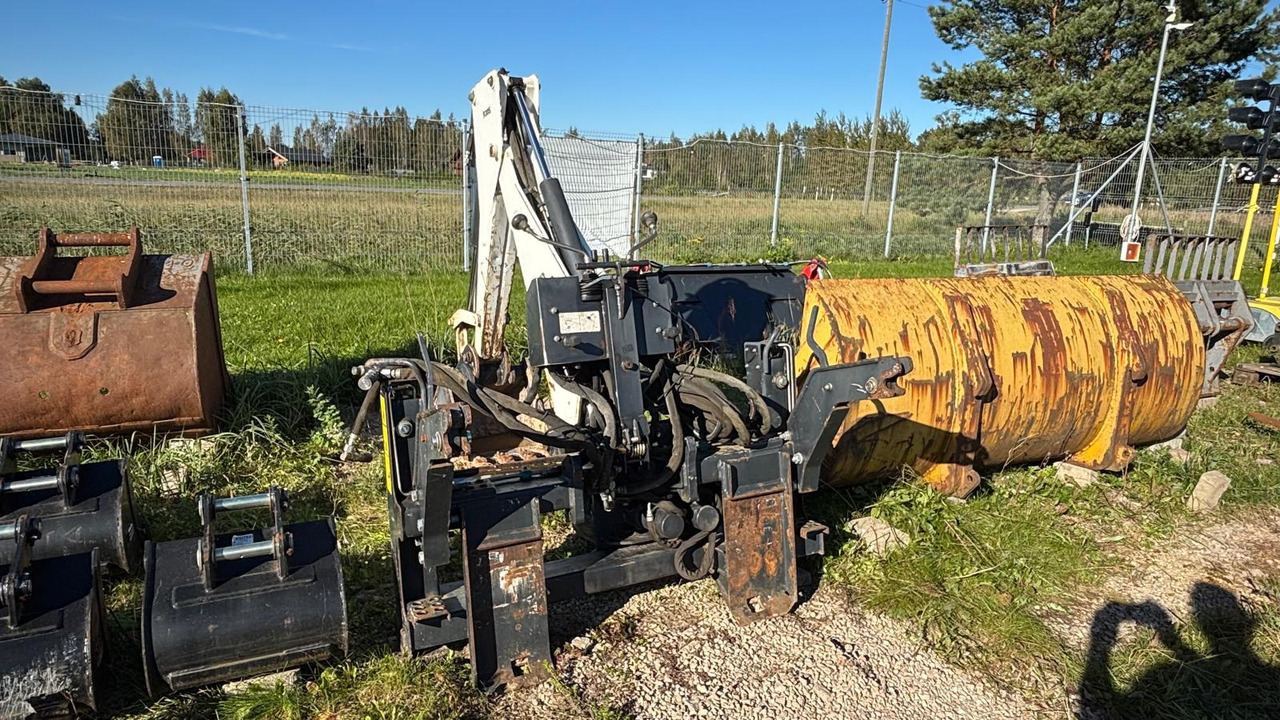 BOBCAT R30S Backhoe Attachment, excavation arm. - Mini carregadeira: foto 2 BOBCAT R30S Backhoe Attachment, excavation arm. - Mini carregadeira: foto 2