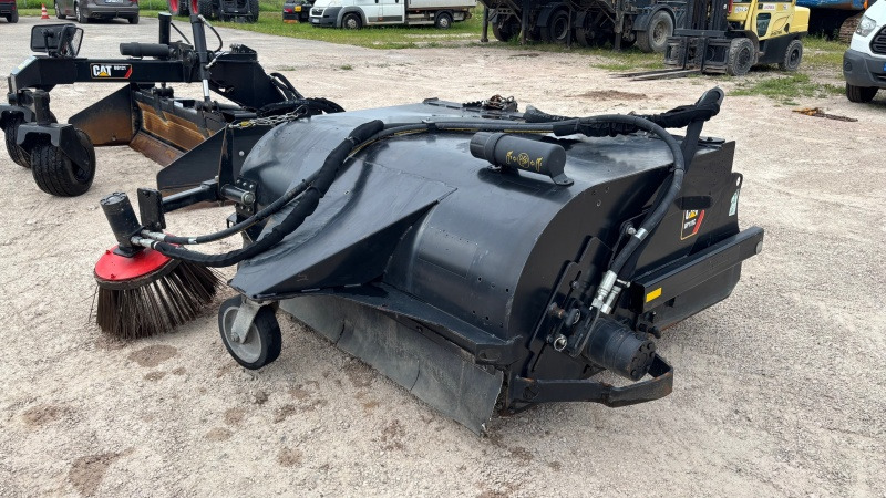 CATERPILLAR BP115C Bobcat - Vassoura de Mini carregadeira: foto 4 CATERPILLAR BP115C Bobcat - Vassoura de Mini carregadeira: foto 4