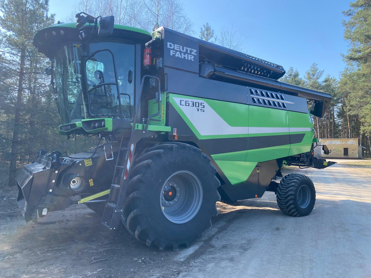 DEUTZ FAHR C6305 TS with DH630R NEW/UNUSED - Colheitadeira: foto 1 DEUTZ FAHR C6305 TS with DH630R NEW/UNUSED - Colheitadeira: foto 1