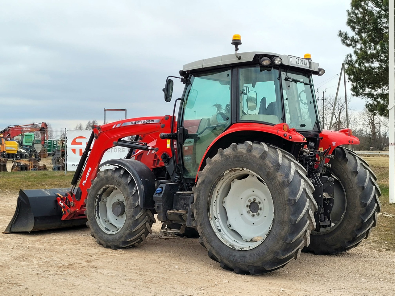 Massey Ferguson 5711 Dyna 4 - Trator: foto 4 Massey Ferguson 5711 Dyna 4 - Trator: foto 4