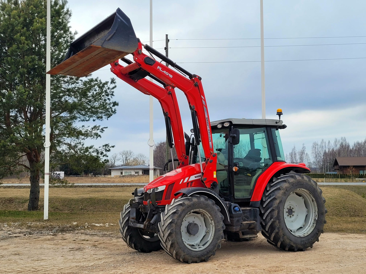 Massey Ferguson 5711 Dyna 4 - Trator: foto 1 Massey Ferguson 5711 Dyna 4 - Trator: foto 1