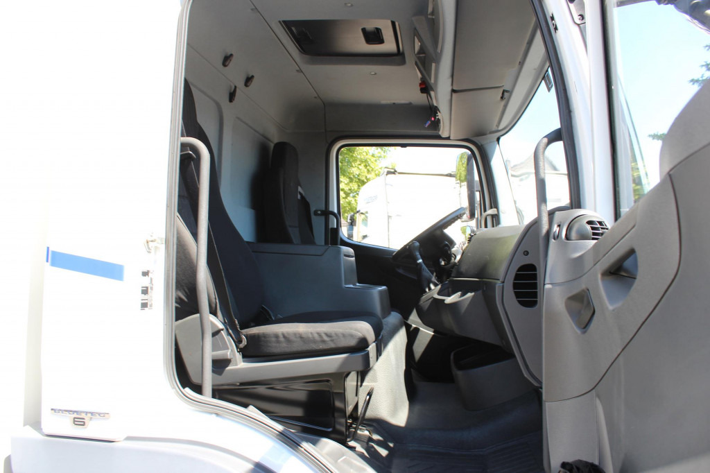 Mercedes-Benz Atego 1221 E6 Koffer Klima LDW Schalter LBW - Caminhão: foto 5 Mercedes-Benz Atego 1221 E6 Koffer Klima LDW Schalter LBW - Caminhão: foto 5