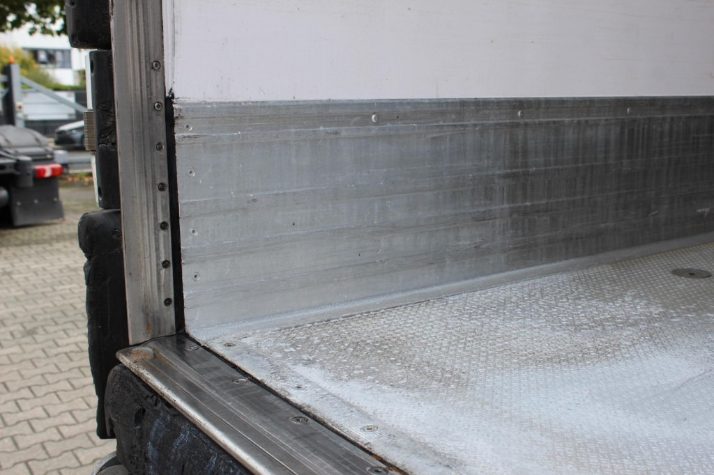 Lamberet TK SLXi Spectrum 2,65h Bi-Temp LBW FRC Aluboden - Semireboque frigorífico: foto 4 Lamberet TK SLXi Spectrum 2,65h Bi-Temp LBW FRC Aluboden - Semireboque frigorífico: foto 4