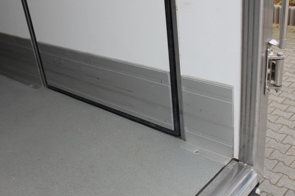 Mercedes-Benz Atego 1024 E6 TK T-1000R Strom Tür+LBW Nur 85Tkm - Caminhão frigorífico: foto 4 Mercedes-Benz Atego 1024 E6 TK T-1000R Strom Tür+LBW Nur 85Tkm - Caminhão frigorífico: foto 4