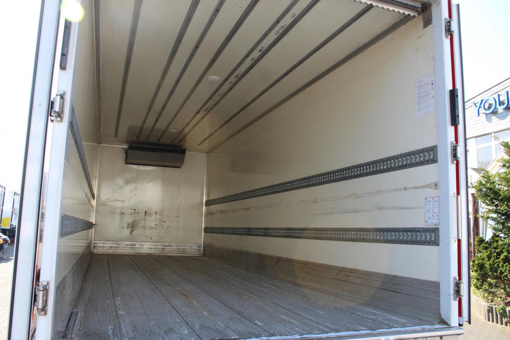 Mercedes-Benz Atego 1221 TK T-800R Tiefkühl Türen+LBW - Caminhão frigorífico: foto 2 Mercedes-Benz Atego 1221 TK T-800R Tiefkühl Türen+LBW - Caminhão frigorífico: foto 2