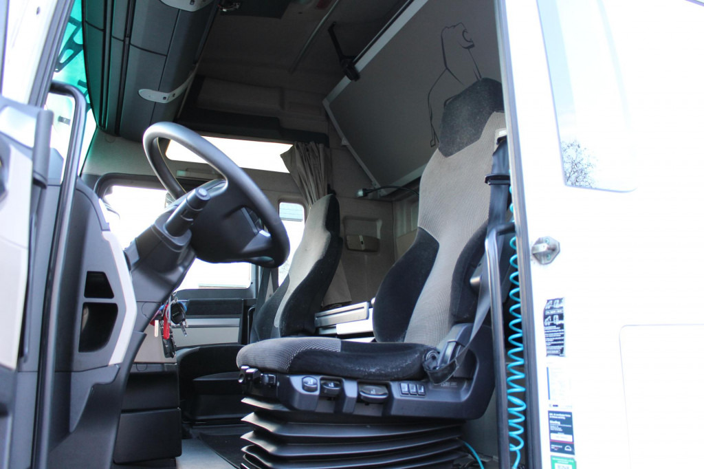 Tractor MAN TGX 18.510 E6 XXL Retarder Kühlbox Navi: foto 6 Tractor MAN TGX 18.510 E6 XXL Retarder Kühlbox Navi: foto 6