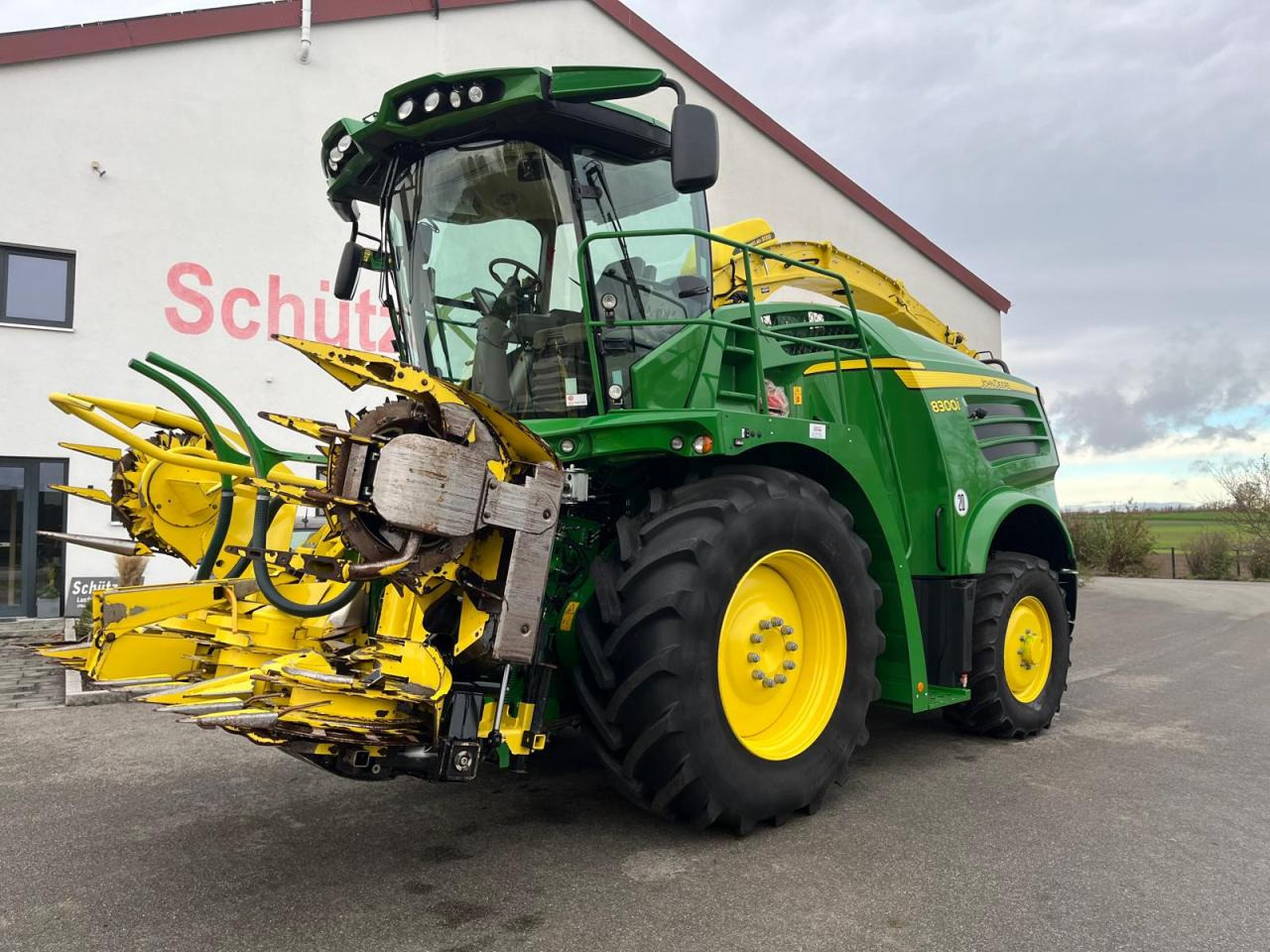 John Deere 8300i Feldhäcksler, Harvestlap, Pickup, Kemper, erst 910 Betriebsstunden, Baujahr 2018 - Picadora de forragem automotriz: foto 1 John Deere 8300i Feldhäcksler, Harvestlap, Pickup, Kemper, erst 910 Betriebsstunden, Baujahr 2018 - Picadora de forragem automotriz: foto 1