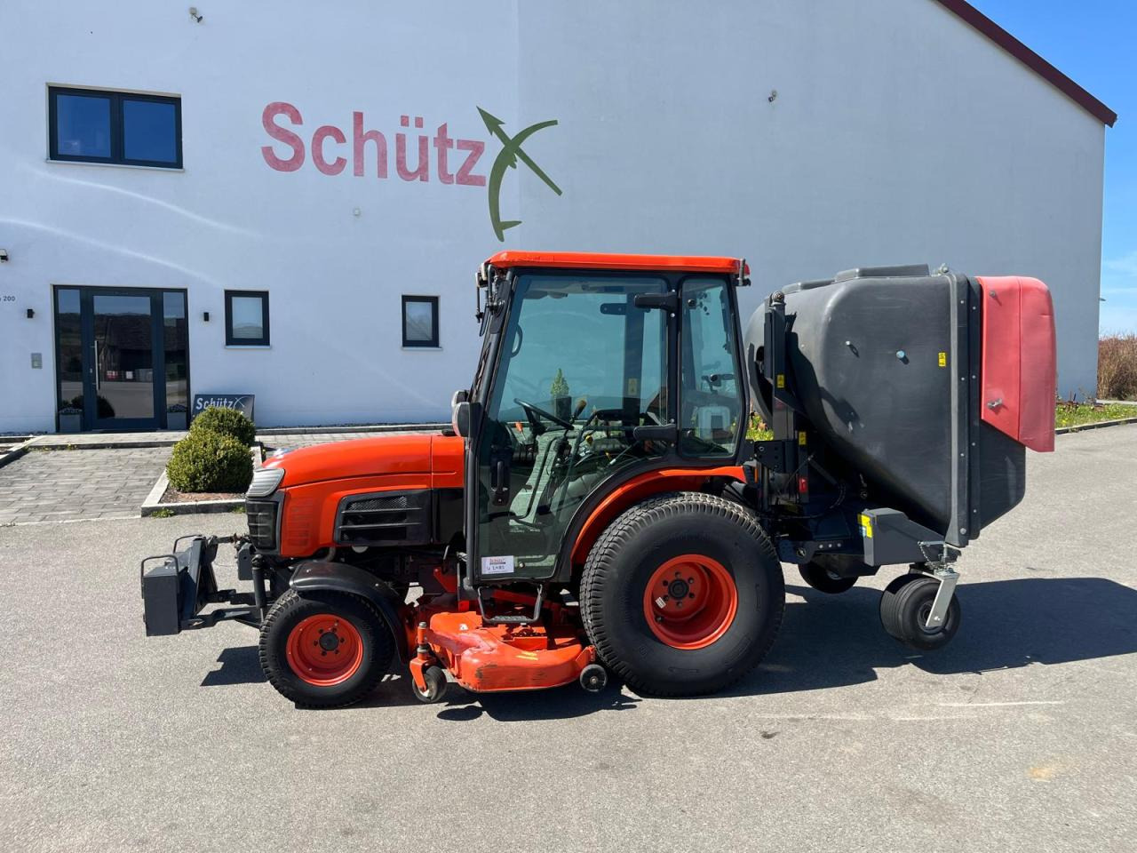 Kubota B3030 Grüngutbehälter Hochentlader - Cortador de grama: foto 1 Kubota B3030 Grüngutbehälter Hochentlader - Cortador de grama: foto 1